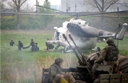 Quân đội Ukraine không kích giành lại sân bay Donetsk